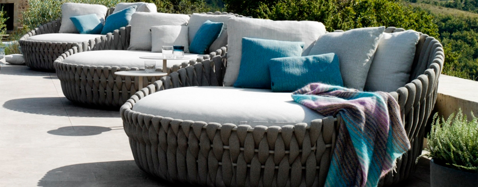 An ideal piece of furniture to your garden lounge on the best Price